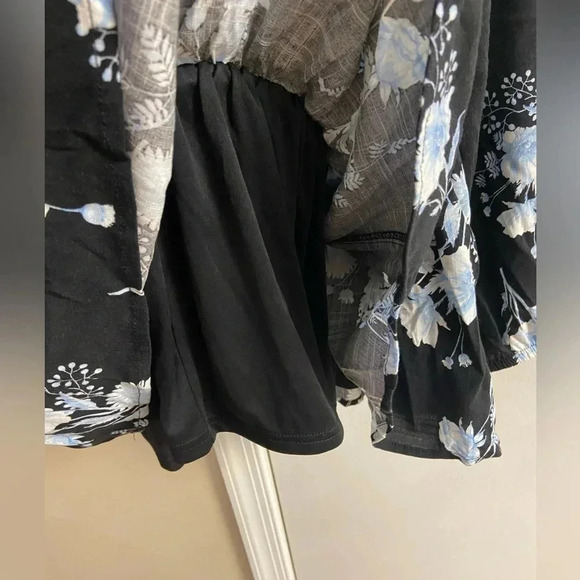 Torrid blouse smocked bodice long sleeve black in floral print 5X NWT $59 - Picture 6 of 9